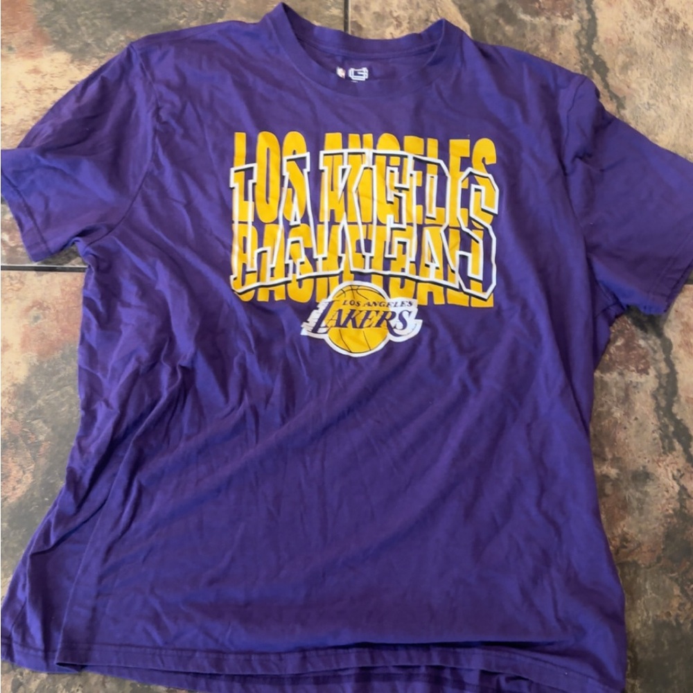 3x but fits like 2x lakers shirt